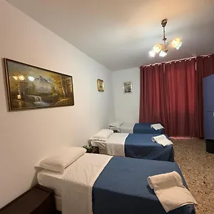 Host Roma