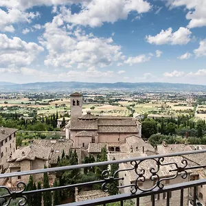 assisi-panoramic-rooms.hotels-perugia.com/